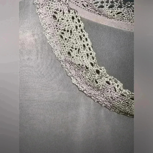 Light pink shear lace key hole back covered button six xl top - Picture 7 of 12